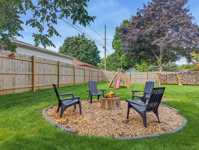 1521 Beech STREET, South Milwaukee, WI 53172