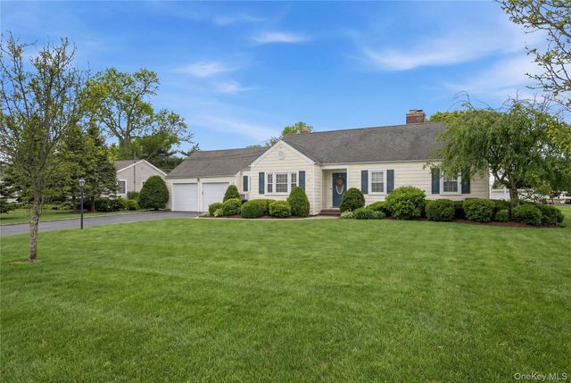 38 Bradish Lane, Bay Shore, NY 11706