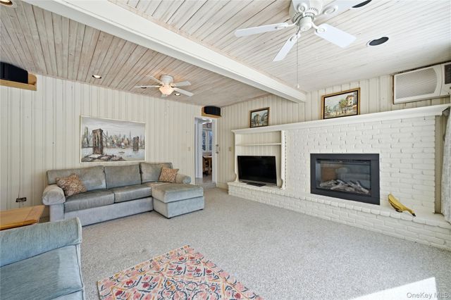 38 Bradish Lane, Bay Shore, NY 11706