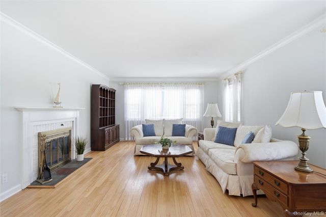 38 Bradish Lane, Bay Shore, NY 11706