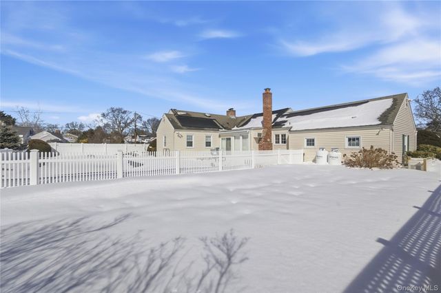 38 Bradish Lane, Bay Shore, NY 11706