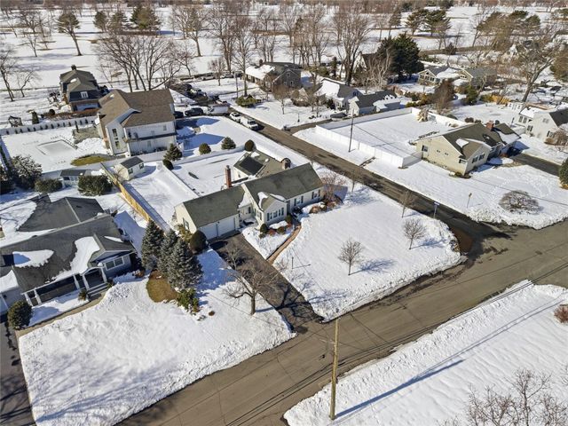 38 Bradish Lane, Bay Shore, NY 11706