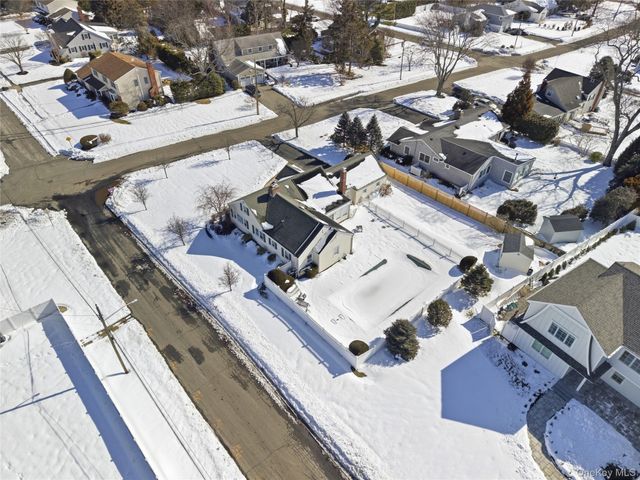 38 Bradish Lane, Bay Shore, NY 11706