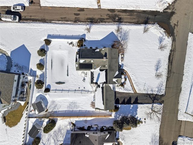 38 Bradish Lane, Bay Shore, NY 11706