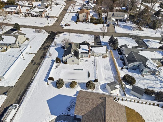 38 Bradish Lane, Bay Shore, NY 11706