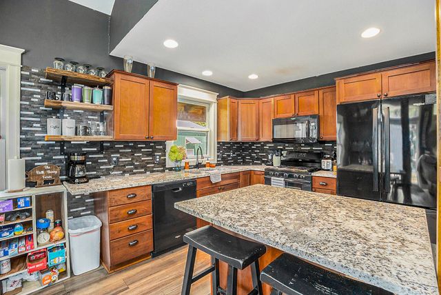 4529 S Hilton Park Road, Fruitport, MI 49415