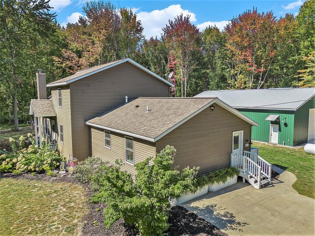 4529 S Hilton Park Road, Fruitport, MI 49415