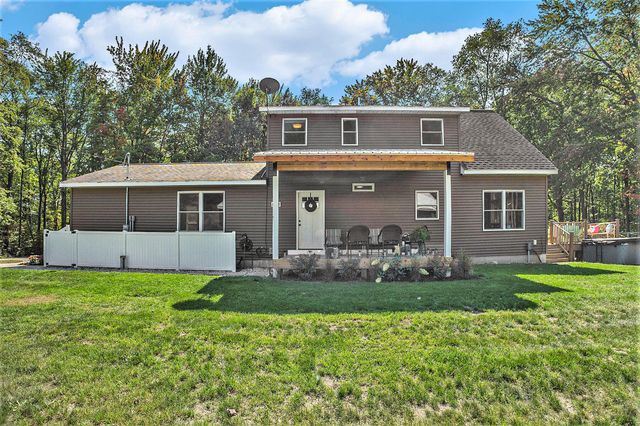 4529 S Hilton Park Road, Fruitport, MI 49415