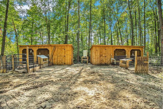 4529 S Hilton Park Road, Fruitport, MI 49415