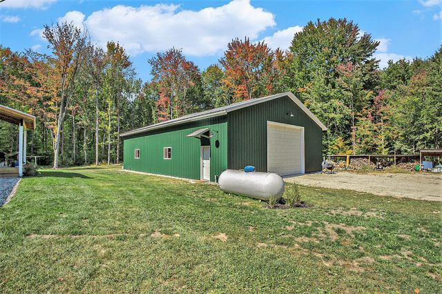 4529 S Hilton Park Road, Fruitport, MI 49415