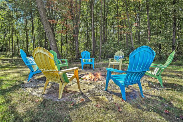 4529 S Hilton Park Road, Fruitport, MI 49415