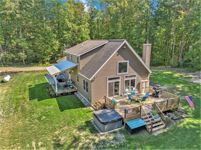 4529 S Hilton Park Road, Fruitport, MI 49415