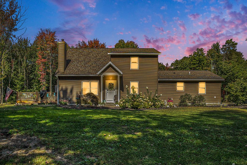 4529 S Hilton Park Road, Fruitport, MI 49415