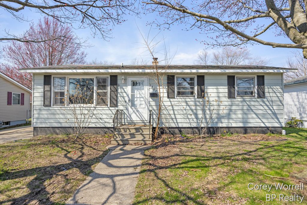 1427 Grant Avenue, Grand Haven, MI 49417