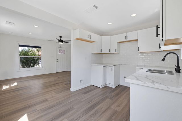 2261 S Nicholas Avenue, Fresno, CA 93706