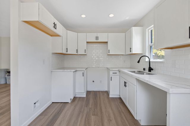 2261 S Nicholas Avenue, Fresno, CA 93706