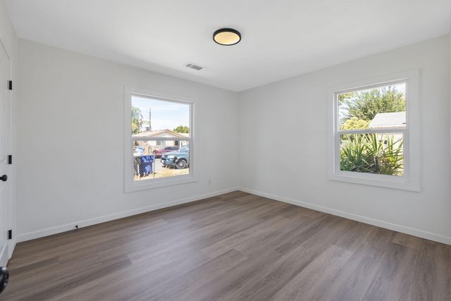 2261 S Nicholas Avenue, Fresno, CA 93706