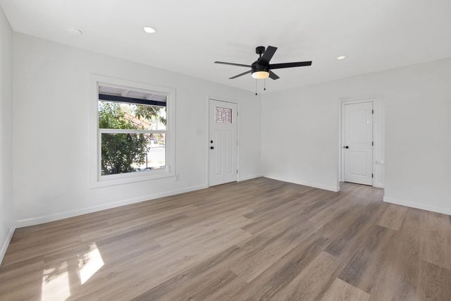 2261 S Nicholas Avenue, Fresno, CA 93706