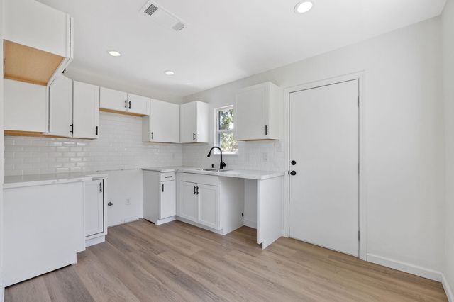 2261 S Nicholas Avenue, Fresno, CA 93706