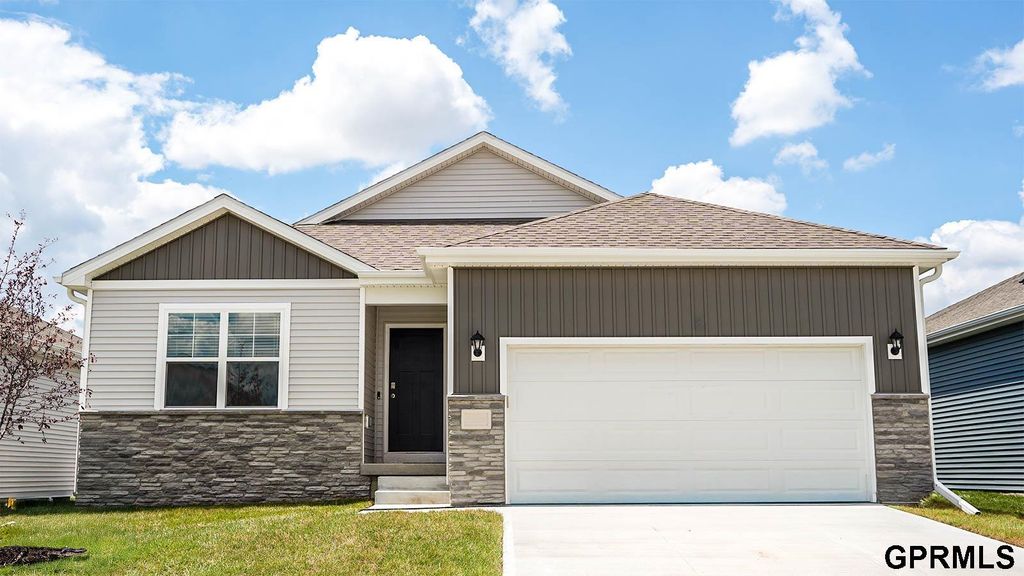 5553 N 186th Avenue, Elkhorn, NE 68022
