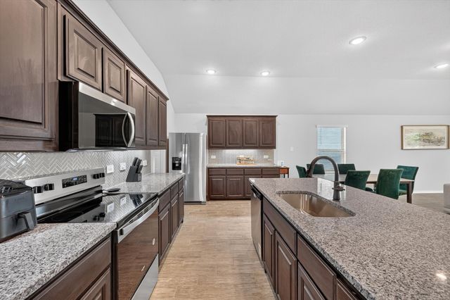 1637 Elle Lane, Aubrey, TX 76227