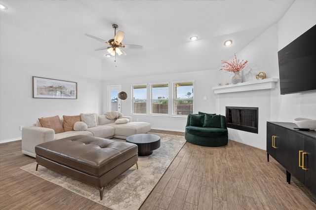 1637 Elle Lane, Aubrey, TX 76227