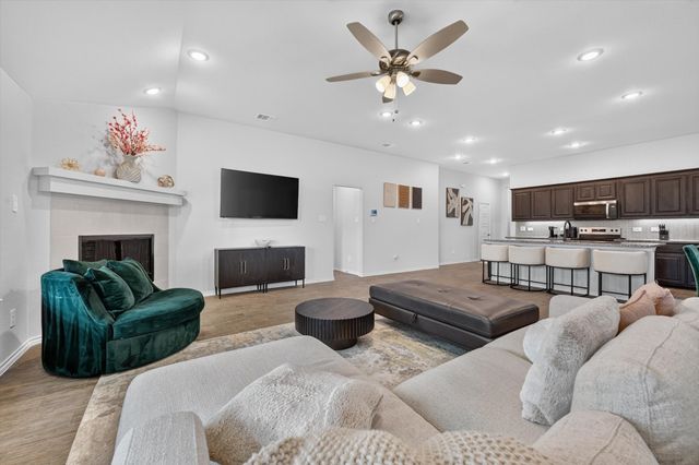 1637 Elle Lane, Aubrey, TX 76227