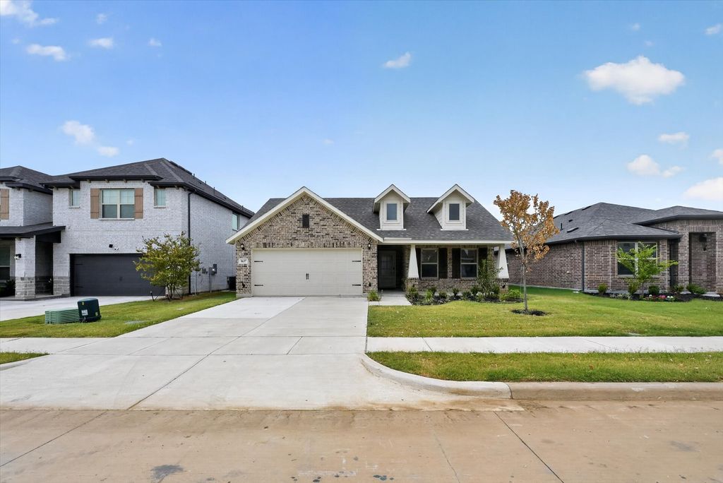 1637 Elle Lane, Aubrey, TX 76227