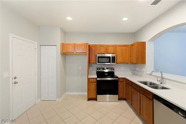 9642 Roundstone CIR, Fort Myers, FL 33967