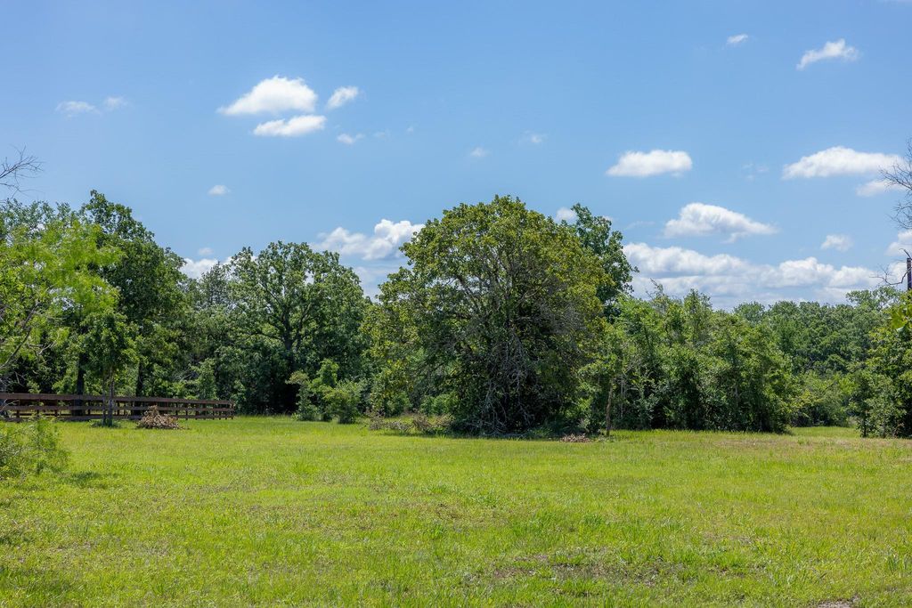 6676 Atakapan Trail, Bedias, TX 77831