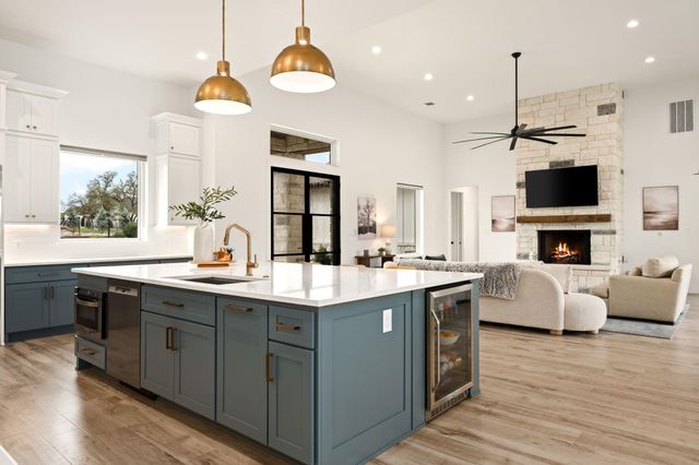 101 Stockman DR, Dripping Springs, TX 78620