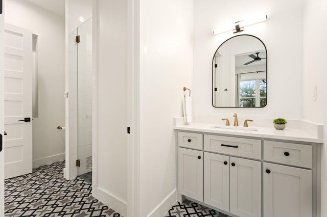 101 Stockman DR, Dripping Springs, TX 78620