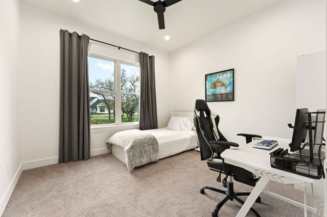 101 Stockman DR, Dripping Springs, TX 78620