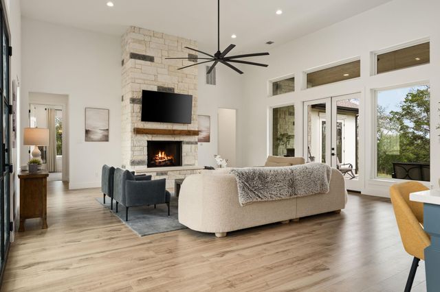 101 Stockman DR, Dripping Springs, TX 78620