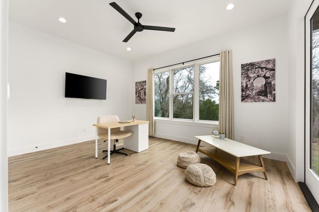 101 Stockman DR, Dripping Springs, TX 78620