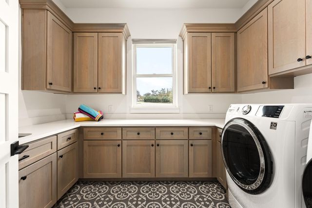 101 Stockman DR, Dripping Springs, TX 78620