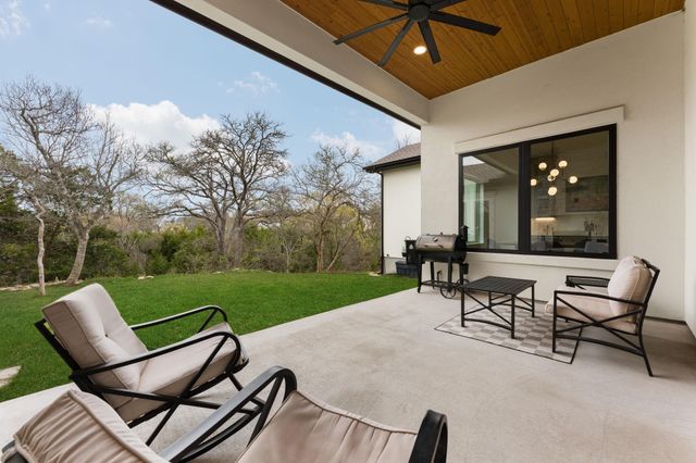 101 Stockman DR, Dripping Springs, TX 78620