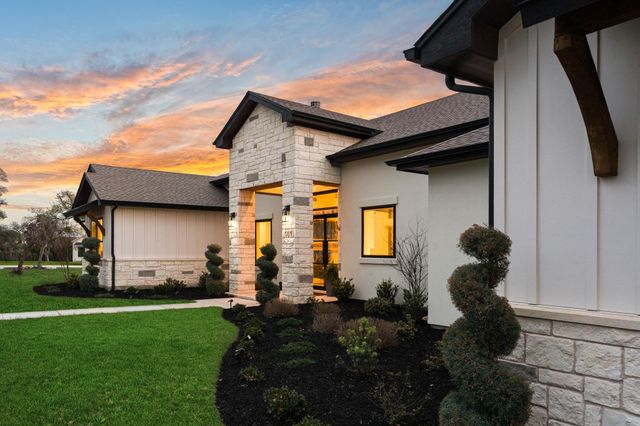 101 Stockman DR, Dripping Springs, TX 78620