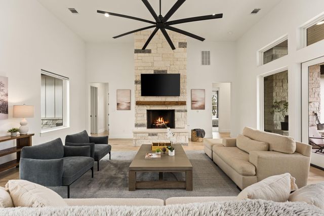 101 Stockman DR, Dripping Springs, TX 78620