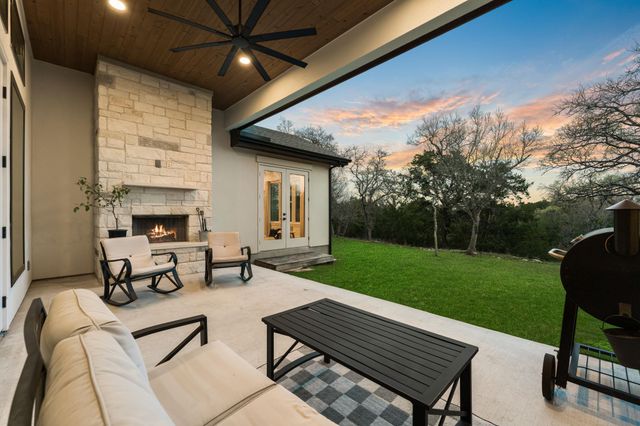 101 Stockman DR, Dripping Springs, TX 78620