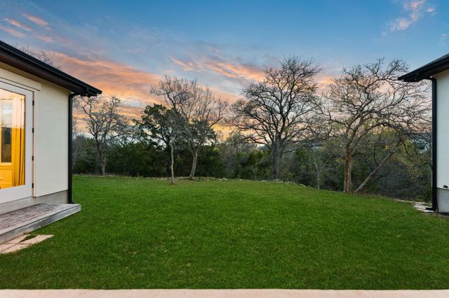 101 Stockman DR, Dripping Springs, TX 78620