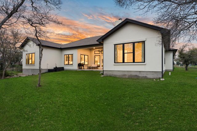 101 Stockman DR, Dripping Springs, TX 78620