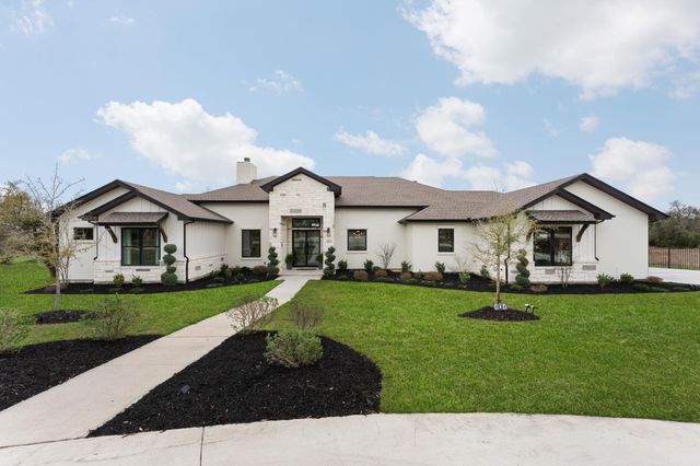 101 Stockman DR, Dripping Springs, TX 78620