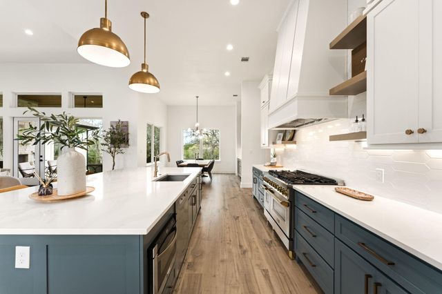 101 Stockman DR, Dripping Springs, TX 78620