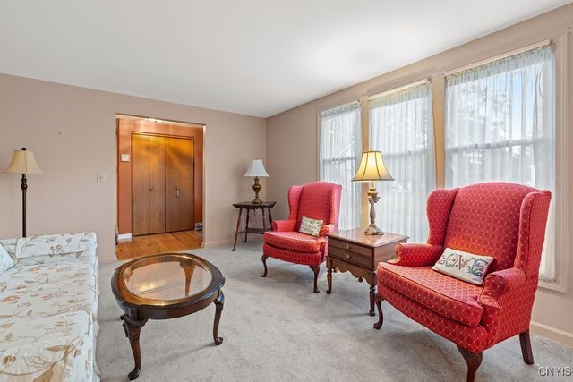 111 Tadsworth Circle, Camillus, NY 13031