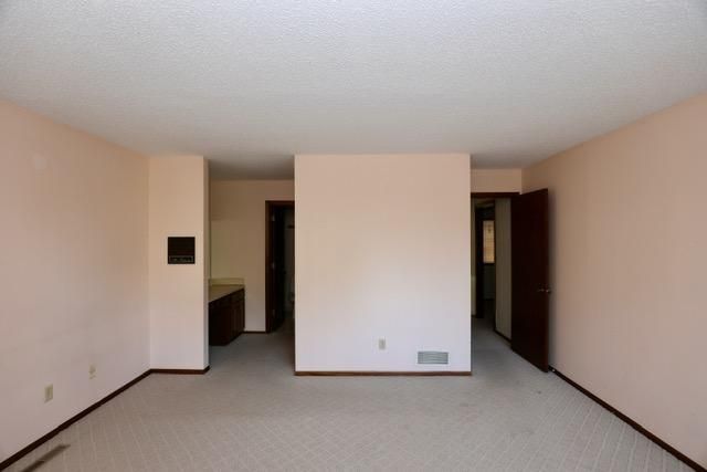 18300 Creeks Bend Drive, Minnetonka, MN 55345