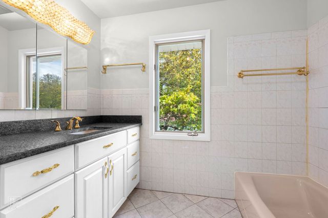 840 N Center Street, Naperville, IL 60563