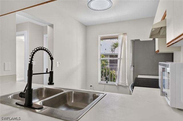 1915 Courtyard WAY 202, Naples, FL 34112