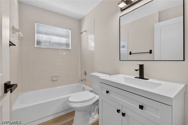 1915 Courtyard WAY 202, Naples, FL 34112