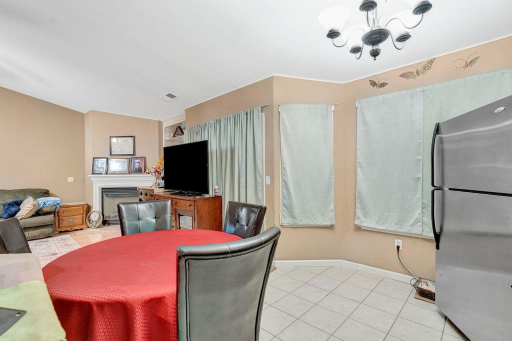 Image 11 of property listing at 385 S Thomas Avenue, Kerman, CA 93630